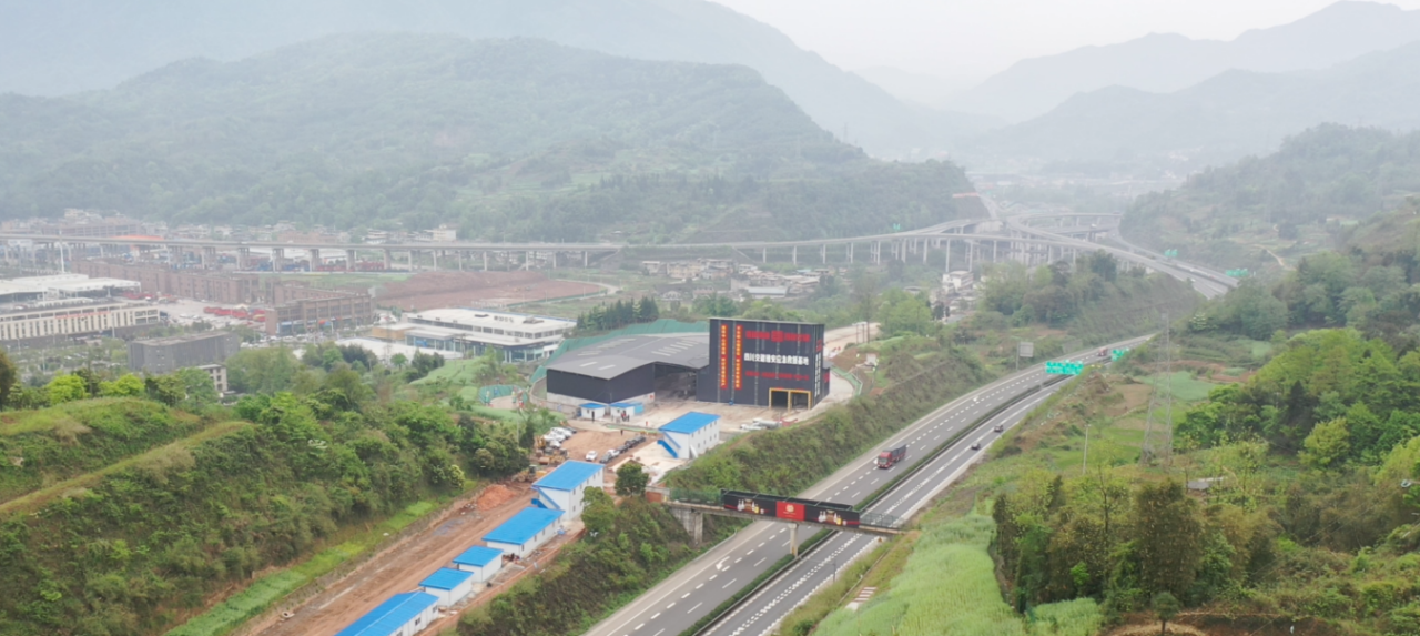四川交建首個(gè)自建應急救援基地試機成功