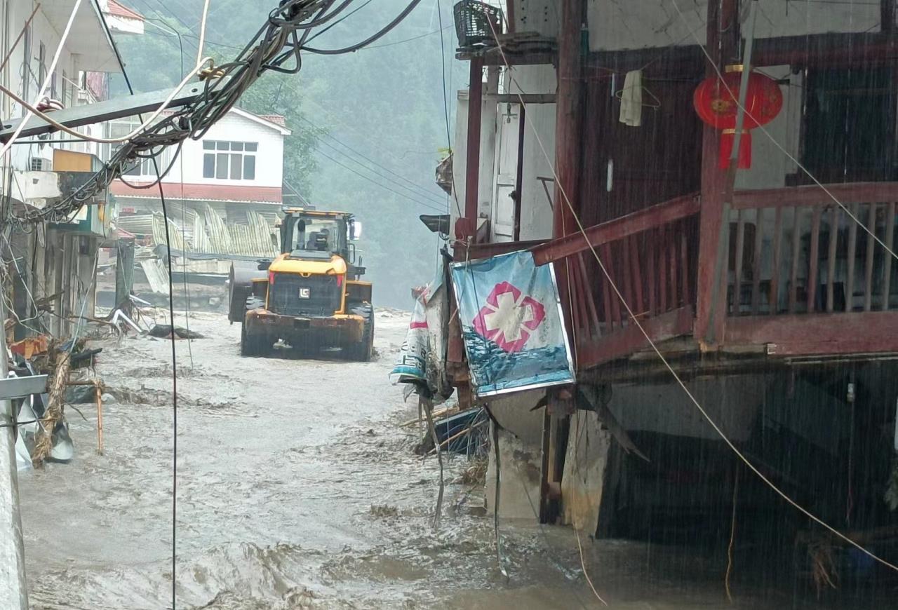 平武縣暴雨山洪，交建集團緊急搶通生命通道