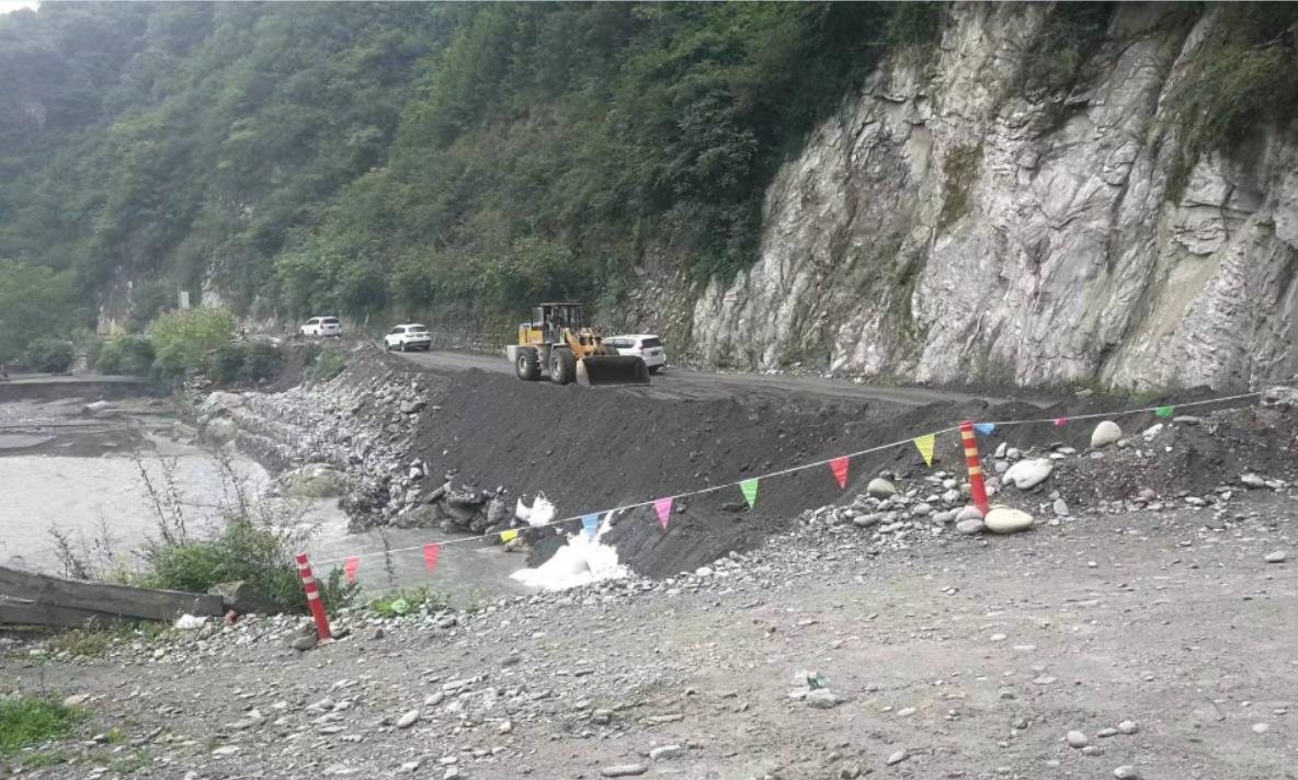 交建集團順利搶通S301線(xiàn)平武段受阻道路