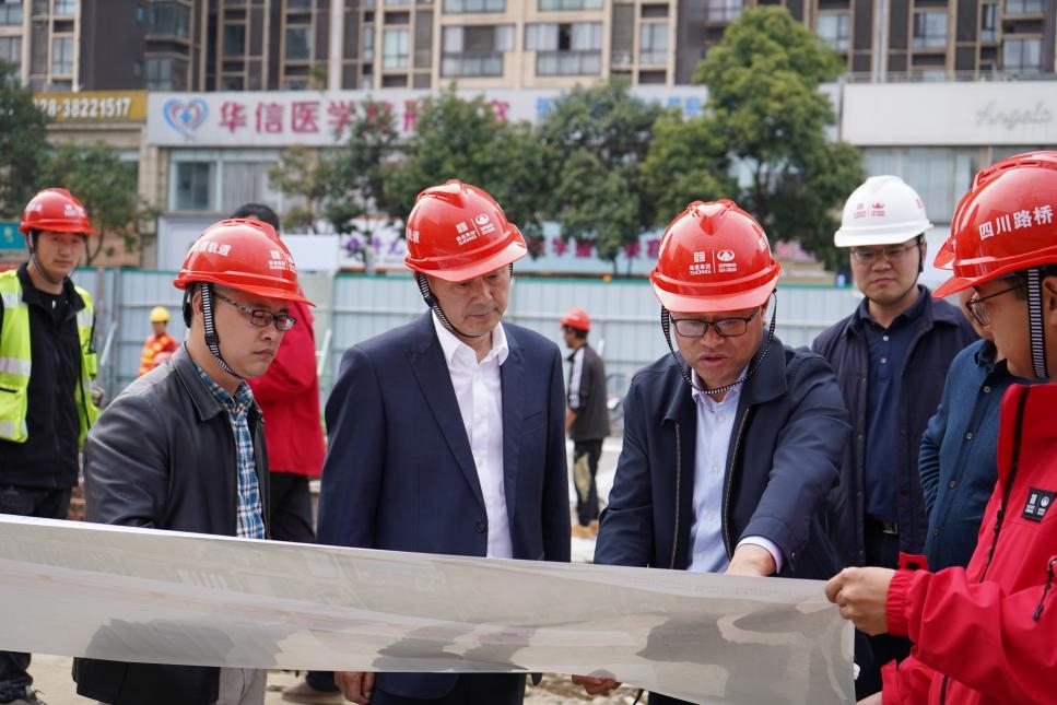 交建集團副總經(jīng)理、安全總監杜光平赴市域（郊）鐵路成都至眉山線(xiàn)工程土建3工區項目部檢查指導工作