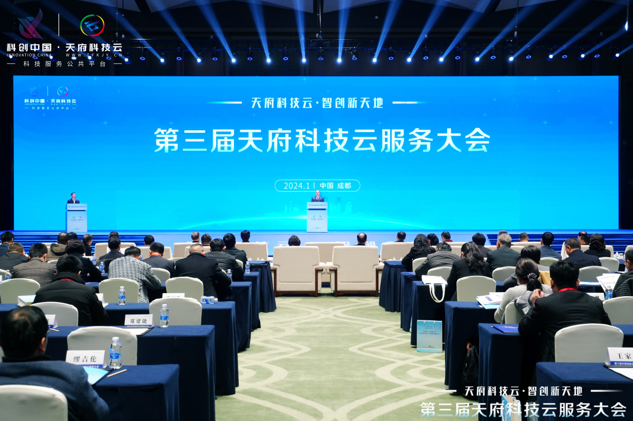 交建集團路面公司籌備組“全降解養生膜”參展第三屆天府科技科創(chuàng  )會(huì )