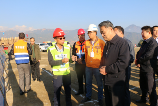 交通運輸部黨組書(shū)記楊傳堂赴瀘黃路改擴建工程現場(chǎng)調研指導工作