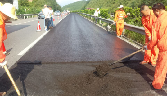 G5京昆高速廣陜段路面加鋪抗滑磨耗層工程正式開(kāi)工