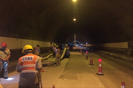 交綠分公司承建達陜高速公路大巴山隧道水泥砼路面黑化處治工程正式進(jìn)場(chǎng)施工