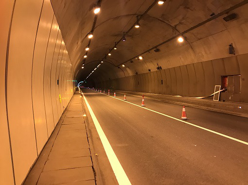 養護分公司承建雅西高速泥巴山隧道水泥砼路面改造工程全面完工