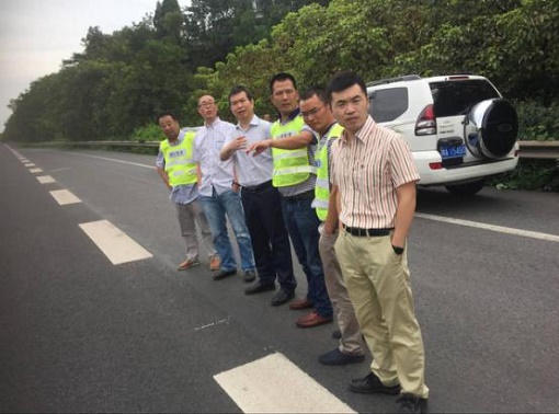 公司董事郜進(jìn)良赴公司承建宜水路罩面工程現場(chǎng)調研指導工作