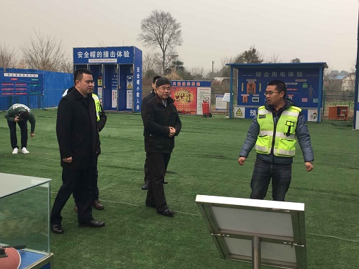 集團公司董事黃斌赴公司橋隧分公司承建成樂(lè )擴容項目督導安全生產(chǎn)工作