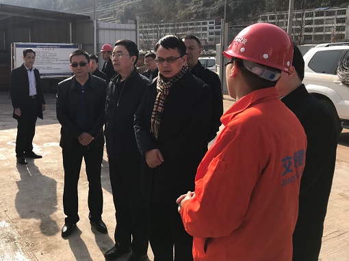 四川省旅發(fā)委黨組書(shū)記胡斌赴公司市政分公司承建達陜高速百里峽項目調研指導工作并慰問(wèn)一線(xiàn)員工