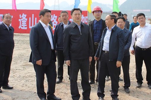 巴中市市委書(shū)記羅增斌赴公司市政分公司承建恩陽(yáng)機場(chǎng)快速路項目調研指導工作