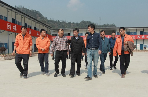 集團公司黨委成員、董事黃斌赴公司路面分公司承建仁沐高速LJ22標段調研指導工作