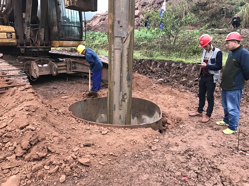 公司路面分公司承建成資渝高速公路TJ6標主線(xiàn)橋梁工程首根樁基澆筑成功